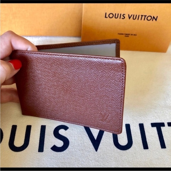 Louis Vuitton Taiga Leather Card Holder/ID Wallet Case NWOT - Picture 1 of 14